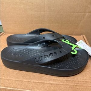 CROCS Baya black Platform flip flops Women’s Size 8 Lightweight Slip-On NWT